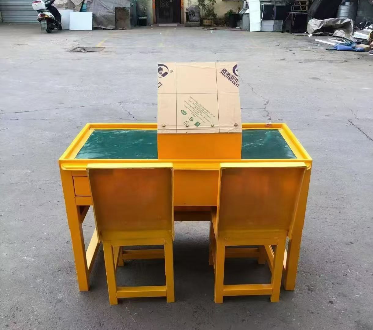 临猗防静电导通桌井下煤矿火工品发放桌：危险品流转的安全守护者
